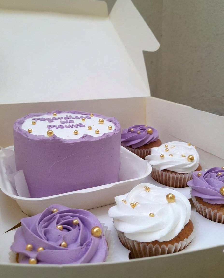 A beautiful miniature bento cake decorated with pastel frosting in a small box.