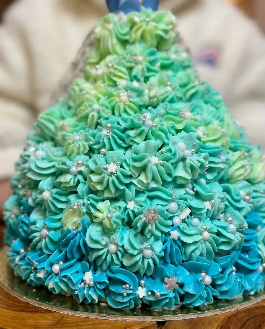 Finished Elsa cake with snowflake decorations