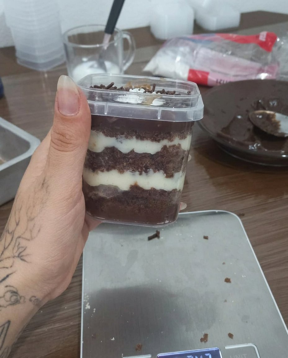 Jar Cake 14 Jar cakes served with wooden spoons and rustic twine